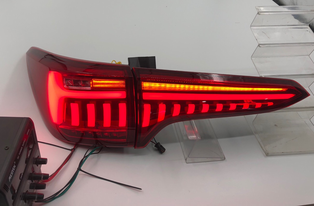 2019 WENYE Wholesales Full LED Sequential Tail lamp 2015+ Fortuner Tail Light wiyh centre garnish piece