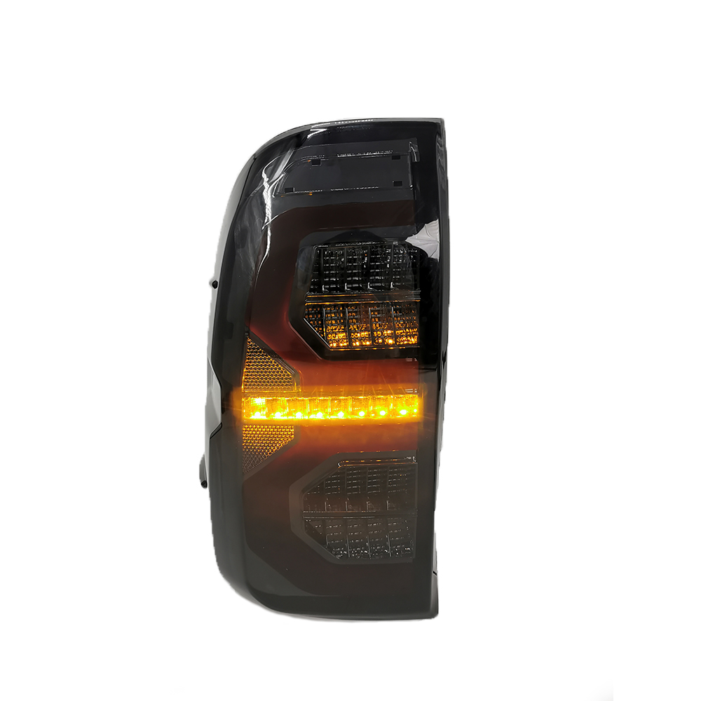 Hilux Revo tail lamps13